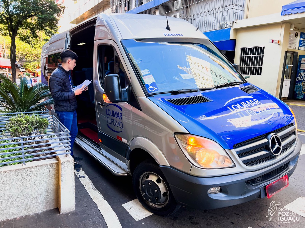Coordenador Loumar com checklist - gestão de grupos para eventos